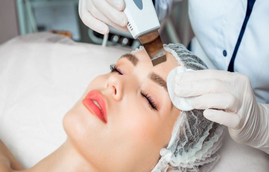 What is the role of a beautician?