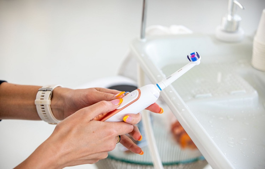 Electric Toothbrush vs. Manual Toothbrush: Which is Better?
