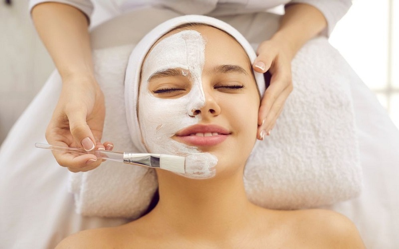 6 Skincare Tips For Managing Oily Skin In Summer
